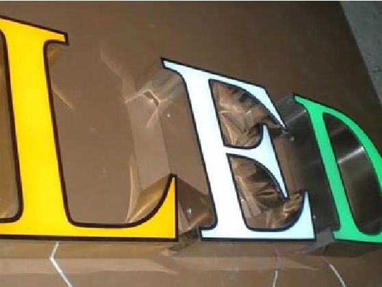 济源介绍LED招牌的基础知识。